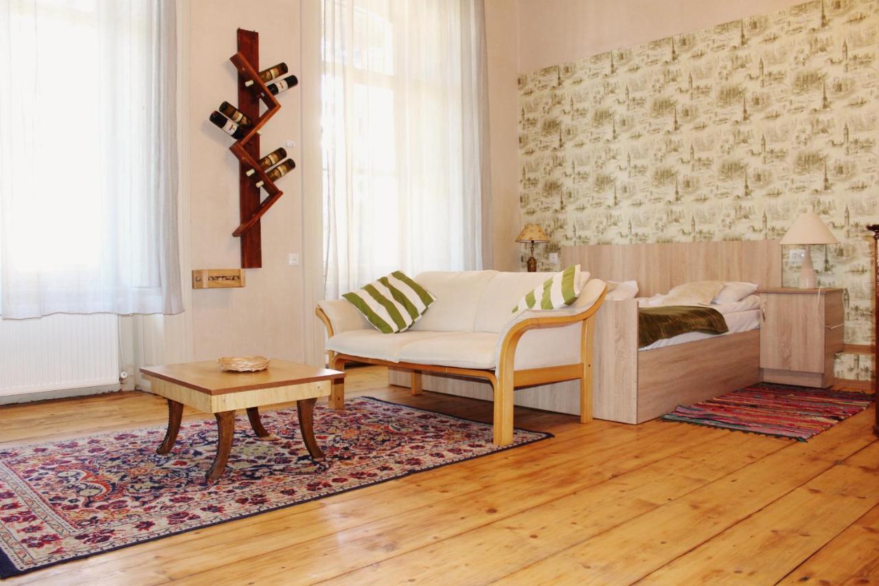 Solo Room Apartment Tbilisi Luaran gambar